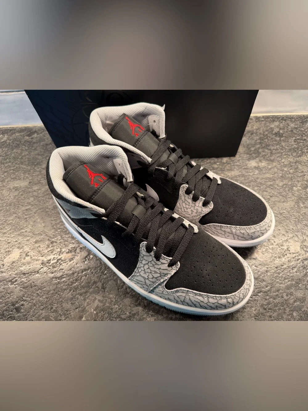 Air Jordan 1 Mid Se Sneakers in Black, Gray and White with Crackle